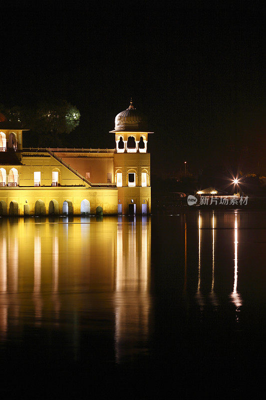 印度斋浦尔的 Jal Mahal（水宫）